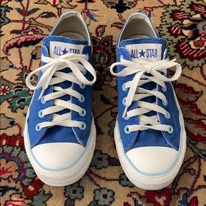 Converse women’s sneakers!